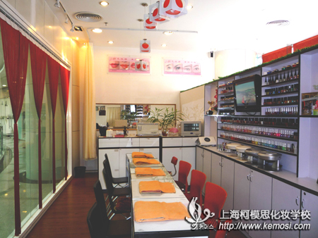 开甲店需要多少钱？能赚钱吗？之近年来美甲店风靡各大小城市，你知道开美甲店需要多少钱吗？