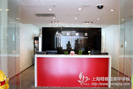 上海学化妆哪里好？如何选择专业的化妆学校？之踩在化妆的道路上，去专业的化妆学校学习是首选